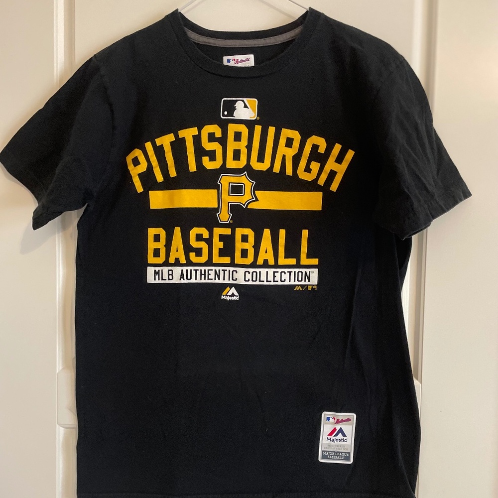 Pittsburgh Pirates MLB authentic t-shirt. Size medium.
